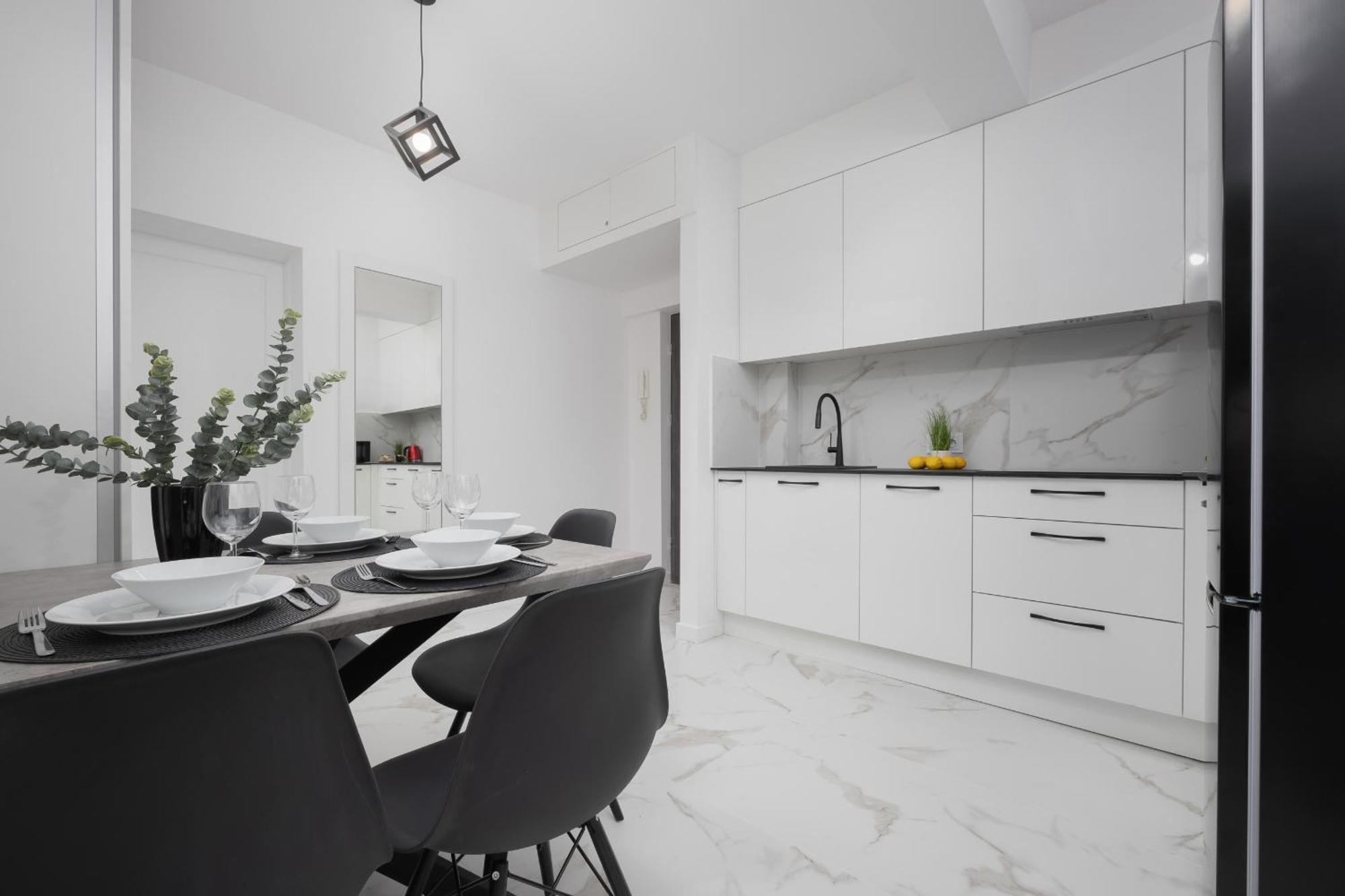 Elegant Muranow Ideal For Remote Work By Renters