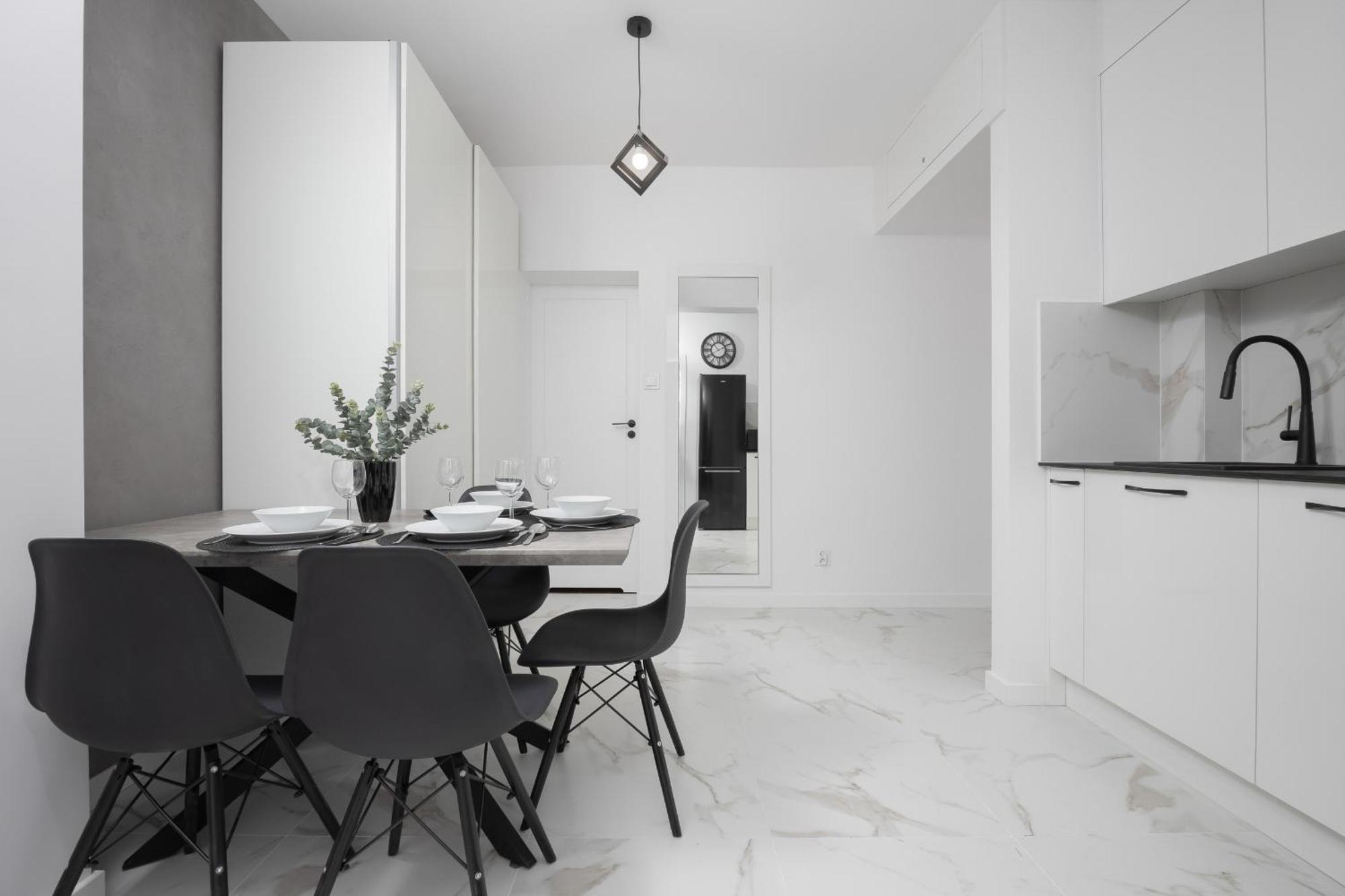 Elegant Muranow Ideal For Remote Work By Renters Apartament